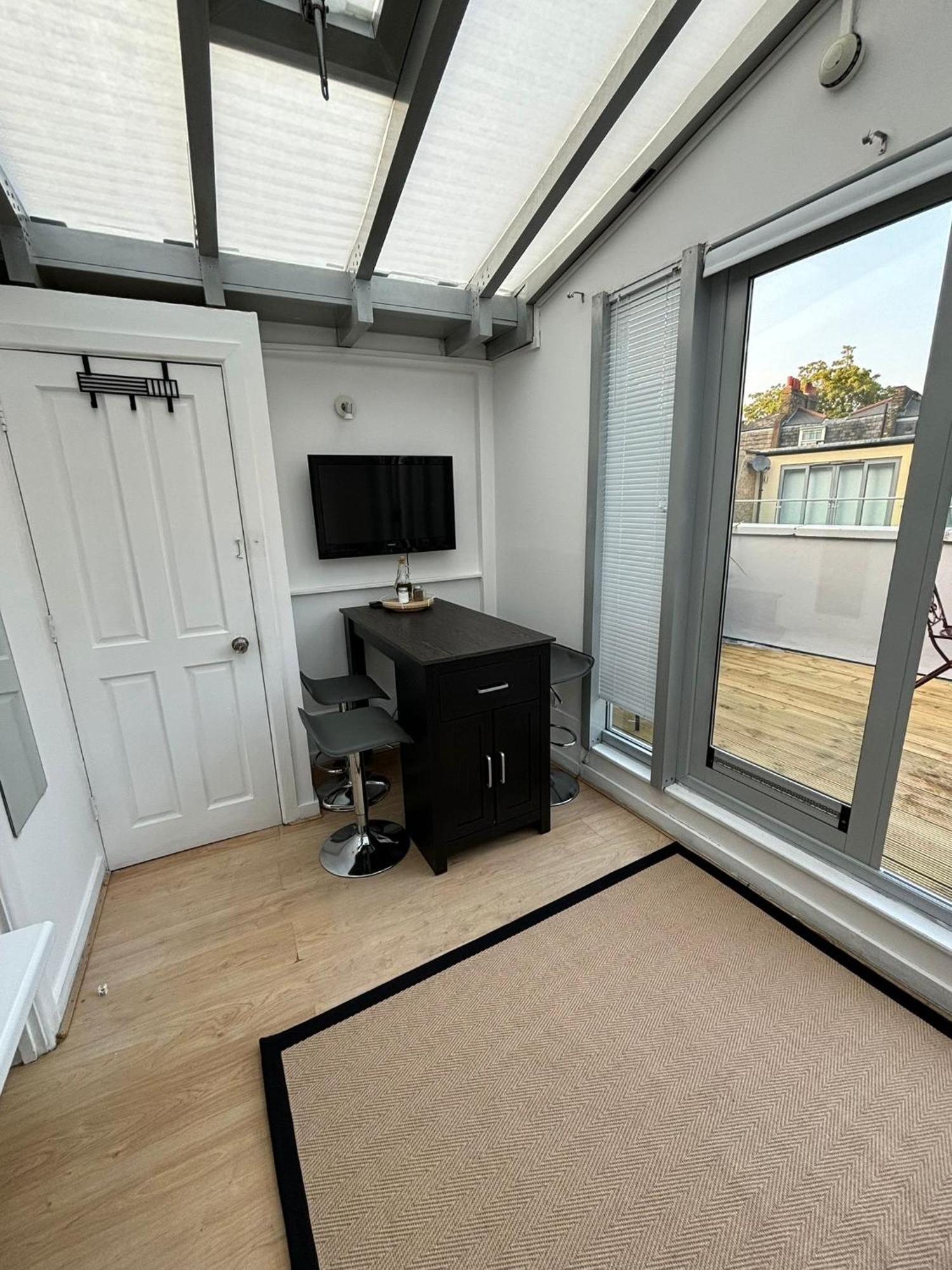 דירות לונדון Top Floor Delightful Flat מראה חיצוני תמונה